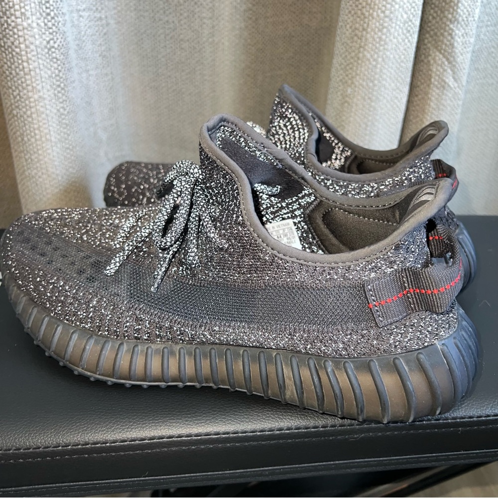 adidas Yeezy Boost 350 V2
Static Black (Reflective) size 10